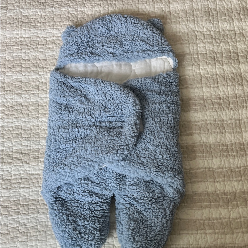 NWOT Cozy Baby Sherpa Bunting with Bear Hood - Light Blue